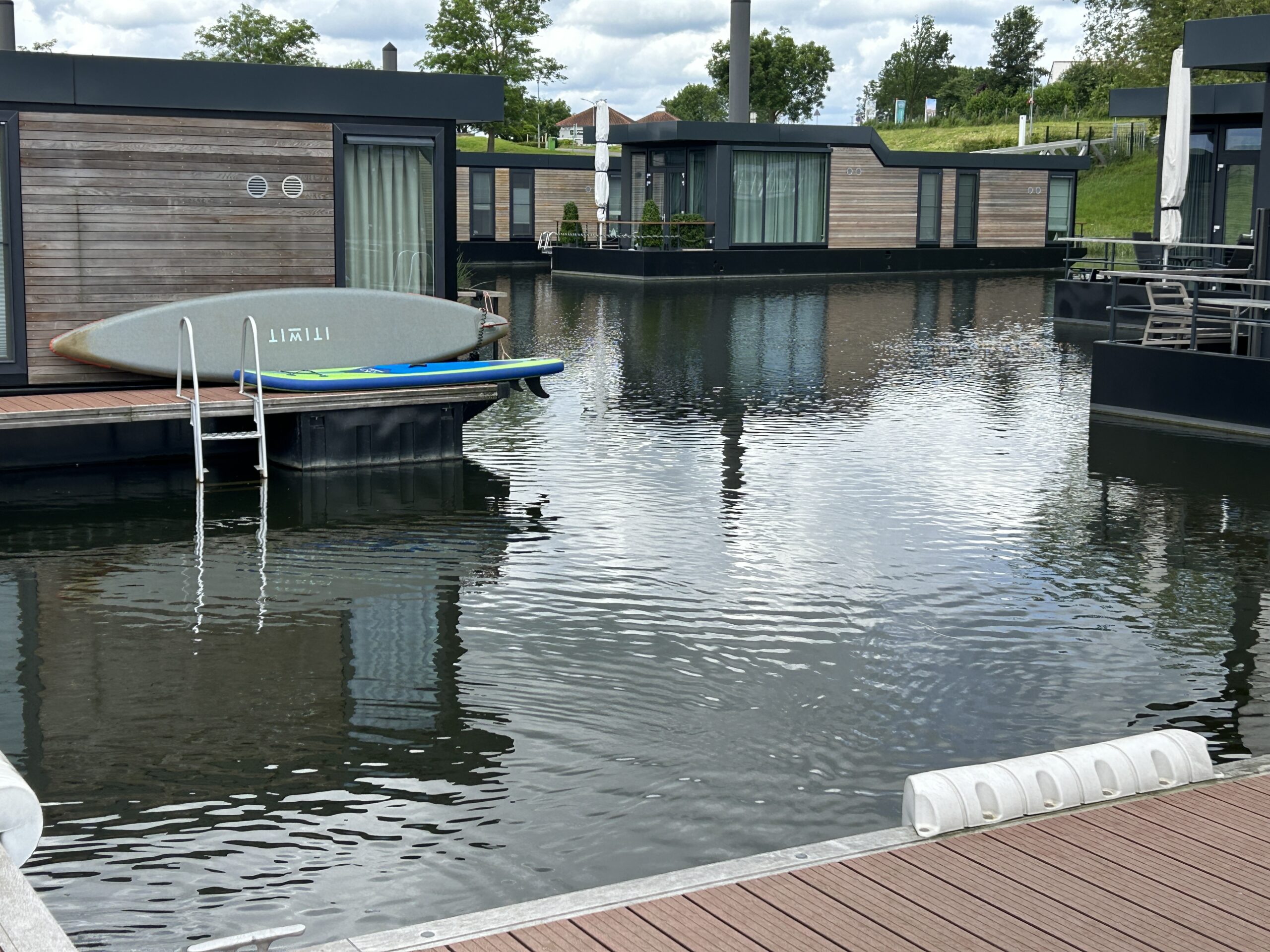Wij zijn actief op zoek naar ligplaatsen voor onze houseboats …