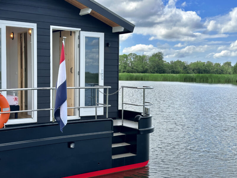 MO1250 demo-houseboat beschikbaar in Friesland.