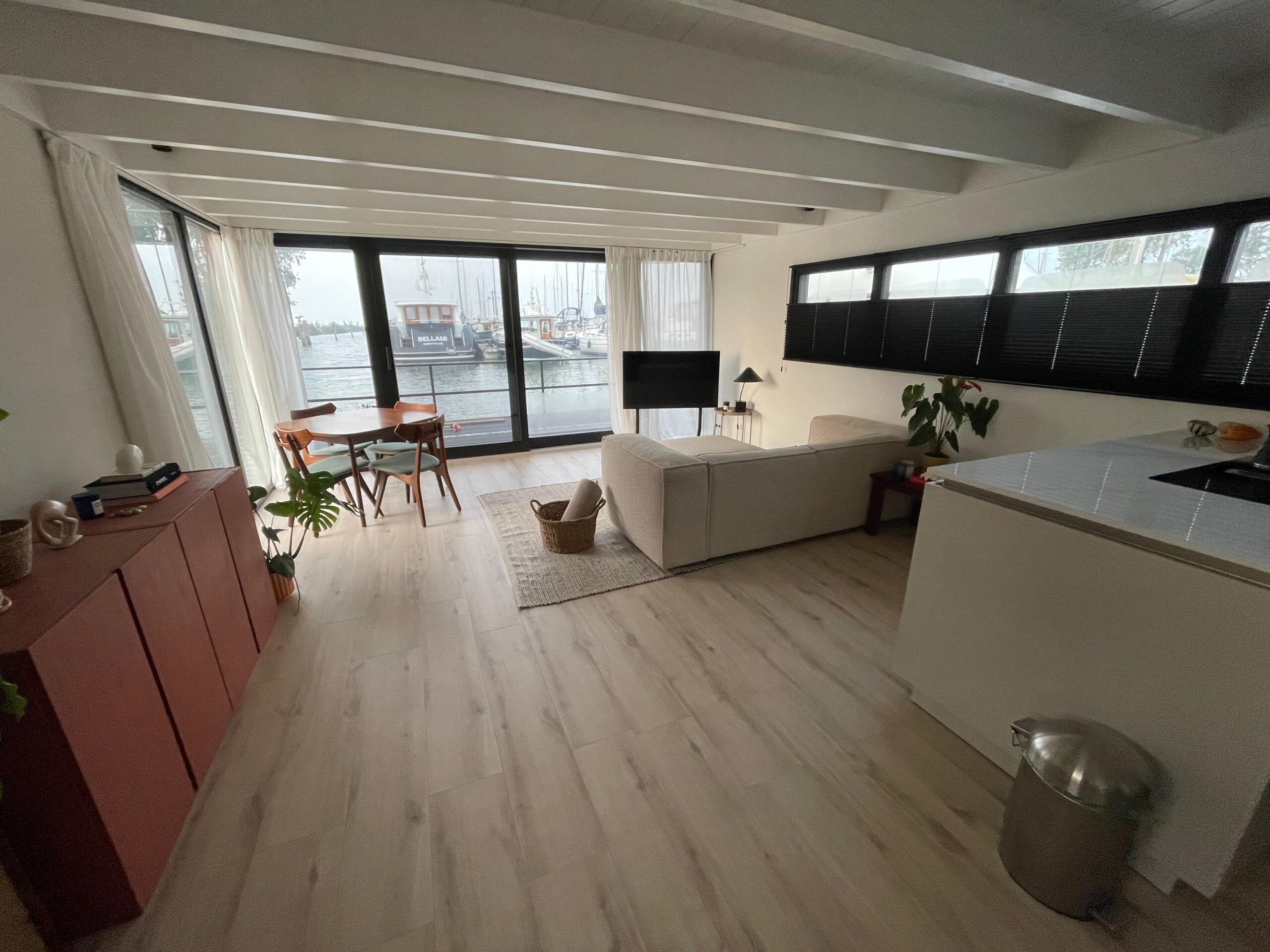‘TM-Houseboat’ (18.2 x 5.25) in ‘Marina Numansdorp’.