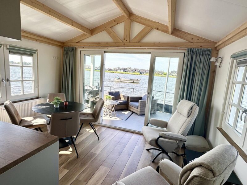 Houseboat ‘Turn-Key’ aan Nieuwe Meer in Amsterdam-Zuid.